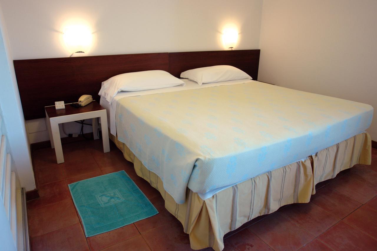 Hotel Della Baia Байя-Домиция Экстерьер фото