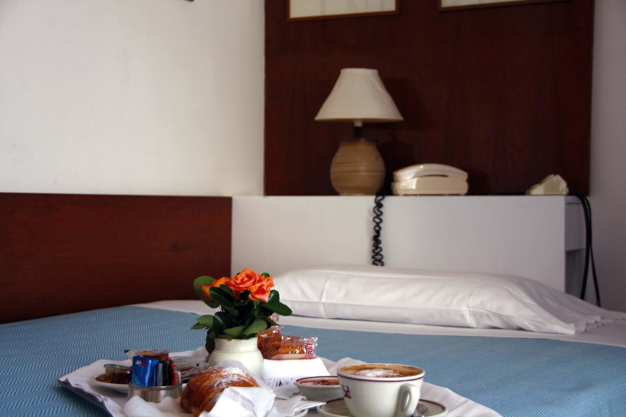 Hotel Della Baia Байя-Домиция Экстерьер фото